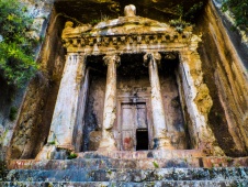 مقبرة فتحية اليسية